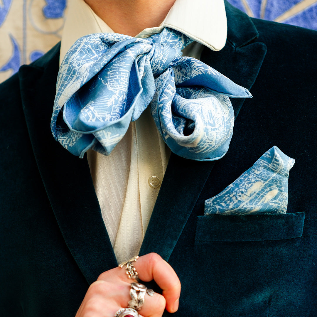 Lavallière Pays du Levant - Blue