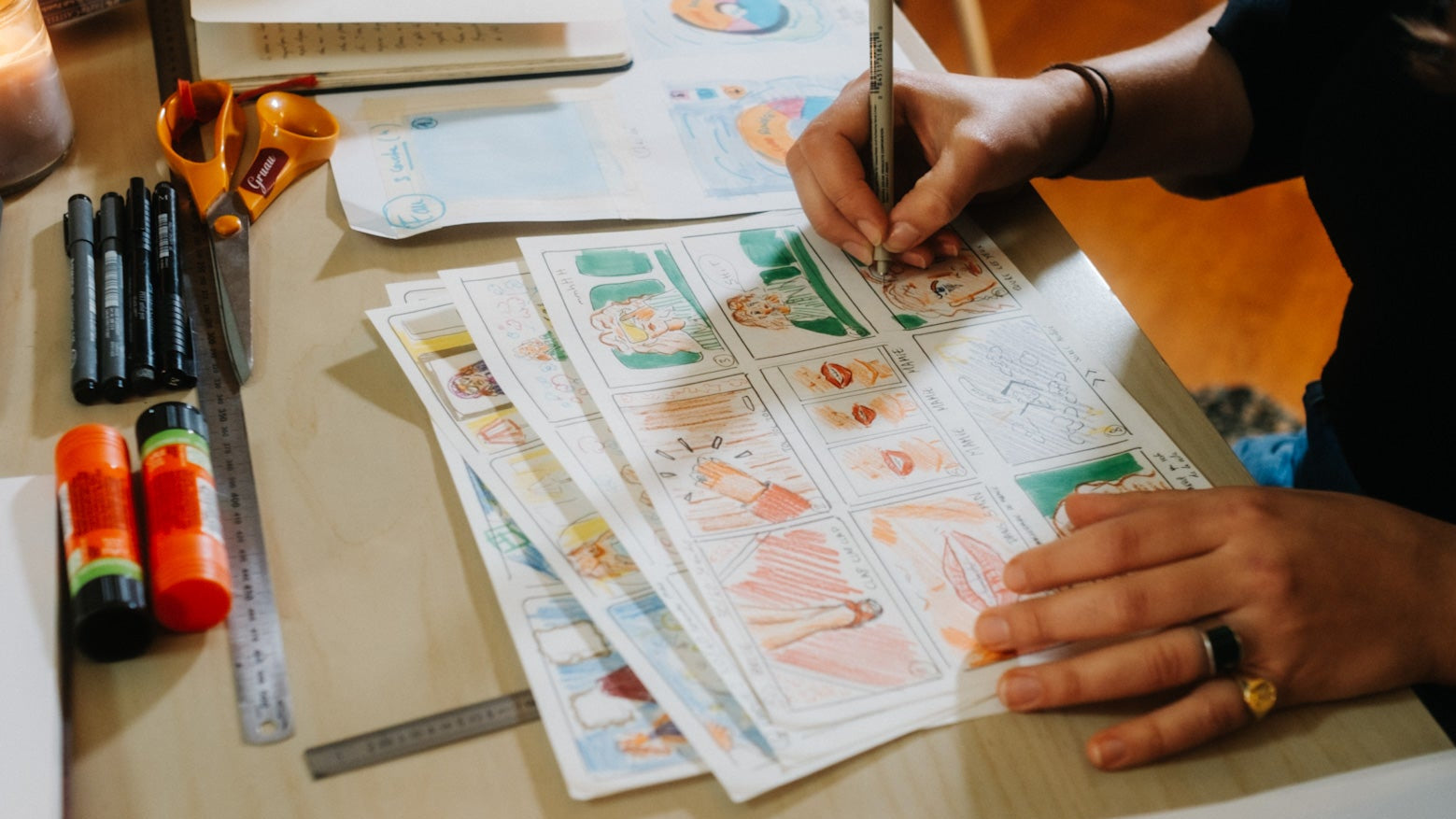 Planche de dessin pour la création d'un carré de soie sur-mesure
