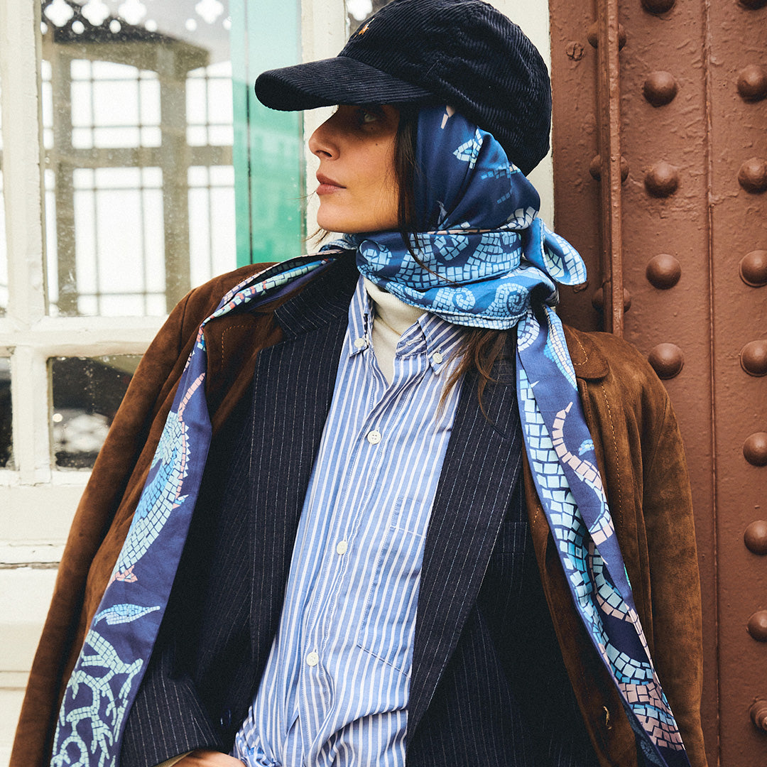 ANTIQUE SEA silk square - Deep blue 
